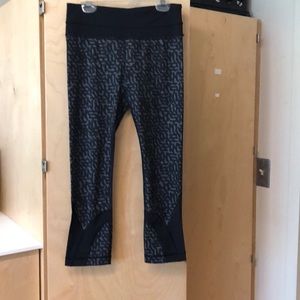 Lulu lemonleggings with mesh panel and back pocket